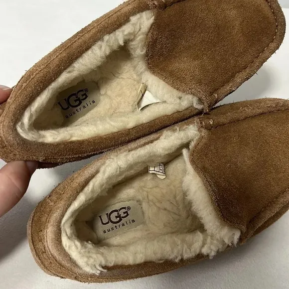 UGG Australia Kids Ascot in Chestnut Genuine Suede, Sheep Wool Slipper Size 2