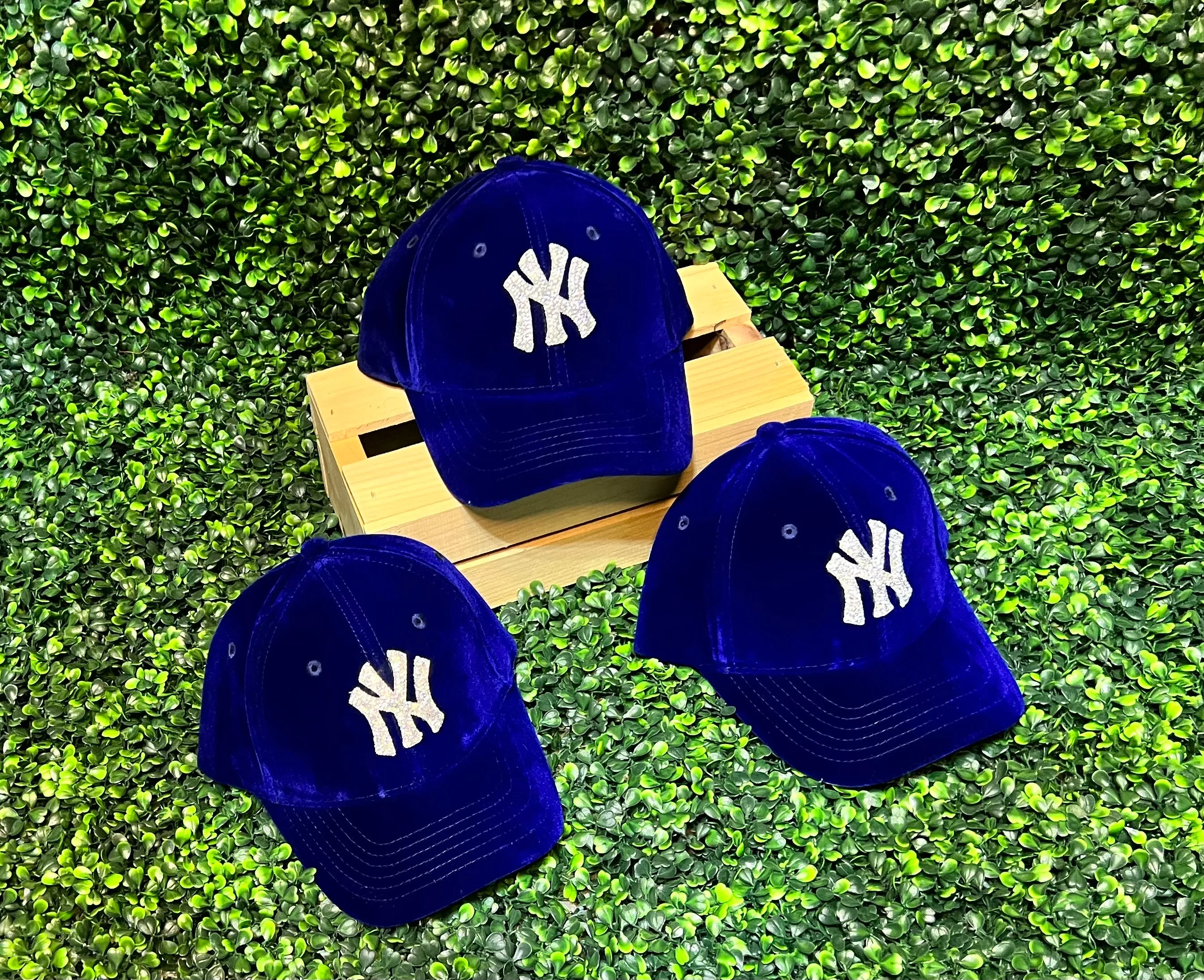 VELVET BLINGED NEW YORK CAP
