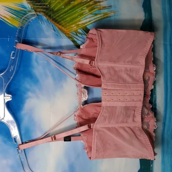 Victoria's Secret Corect bra. Size L