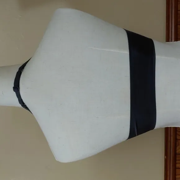 Victoria's Secret Plunge Halter Bra 34D NWOT