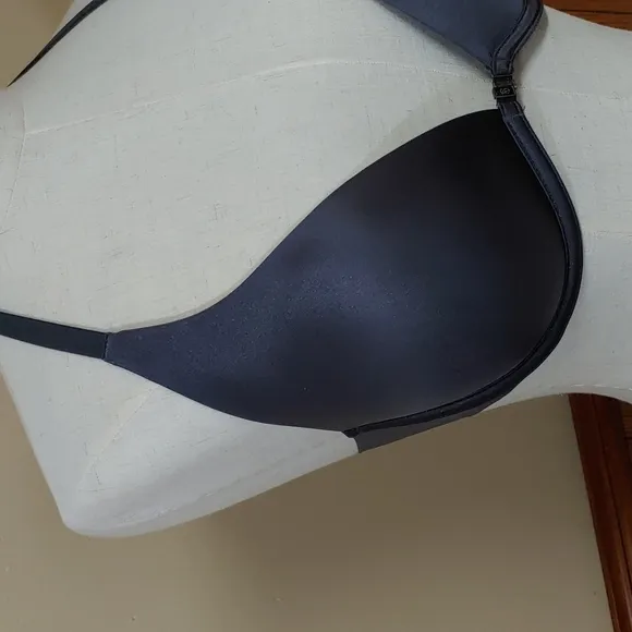Victoria's Secret Plunge Halter Bra 34D NWOT