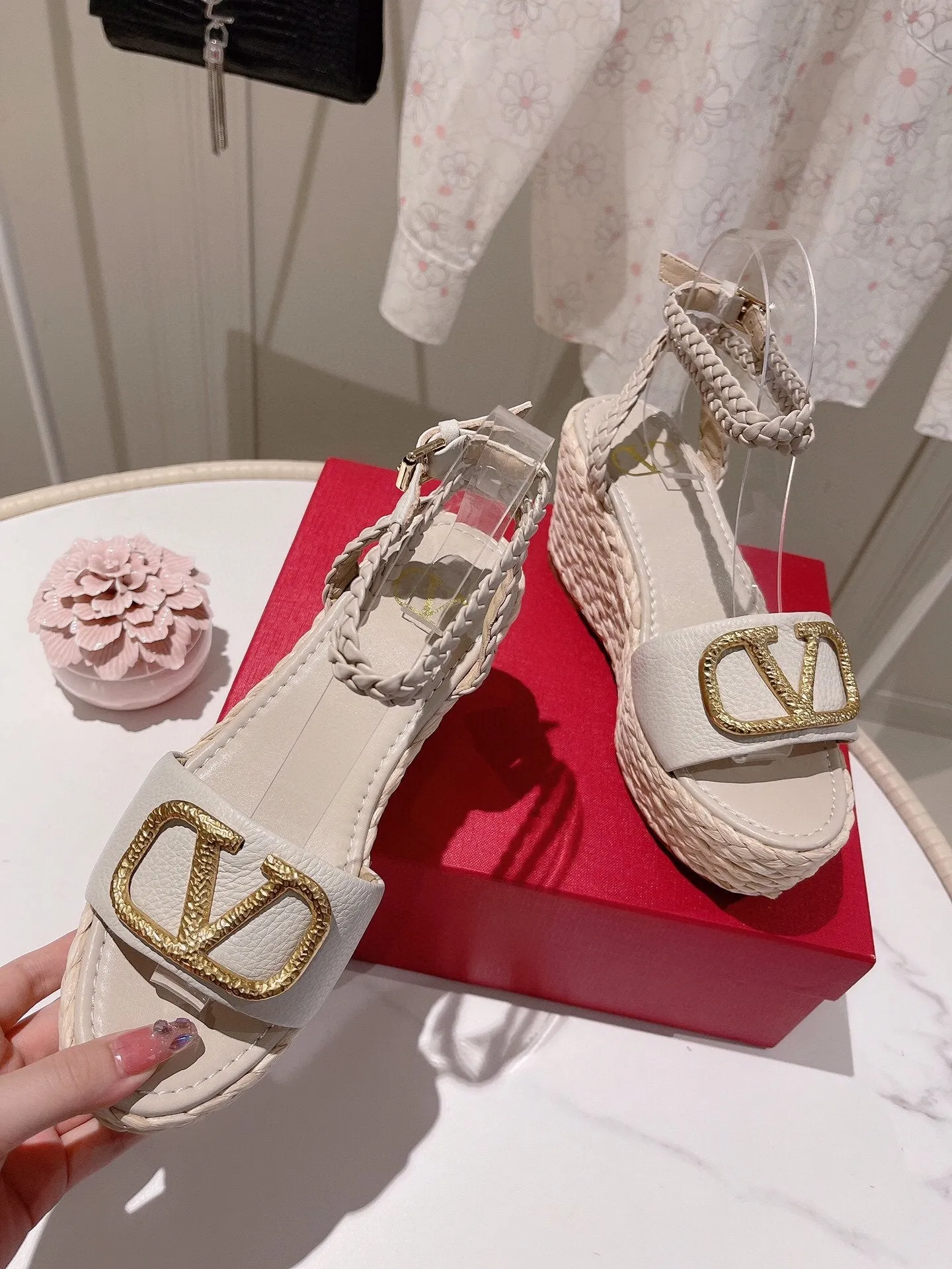 VLogo Signature Calfskin Wedge Sandal 90mm White